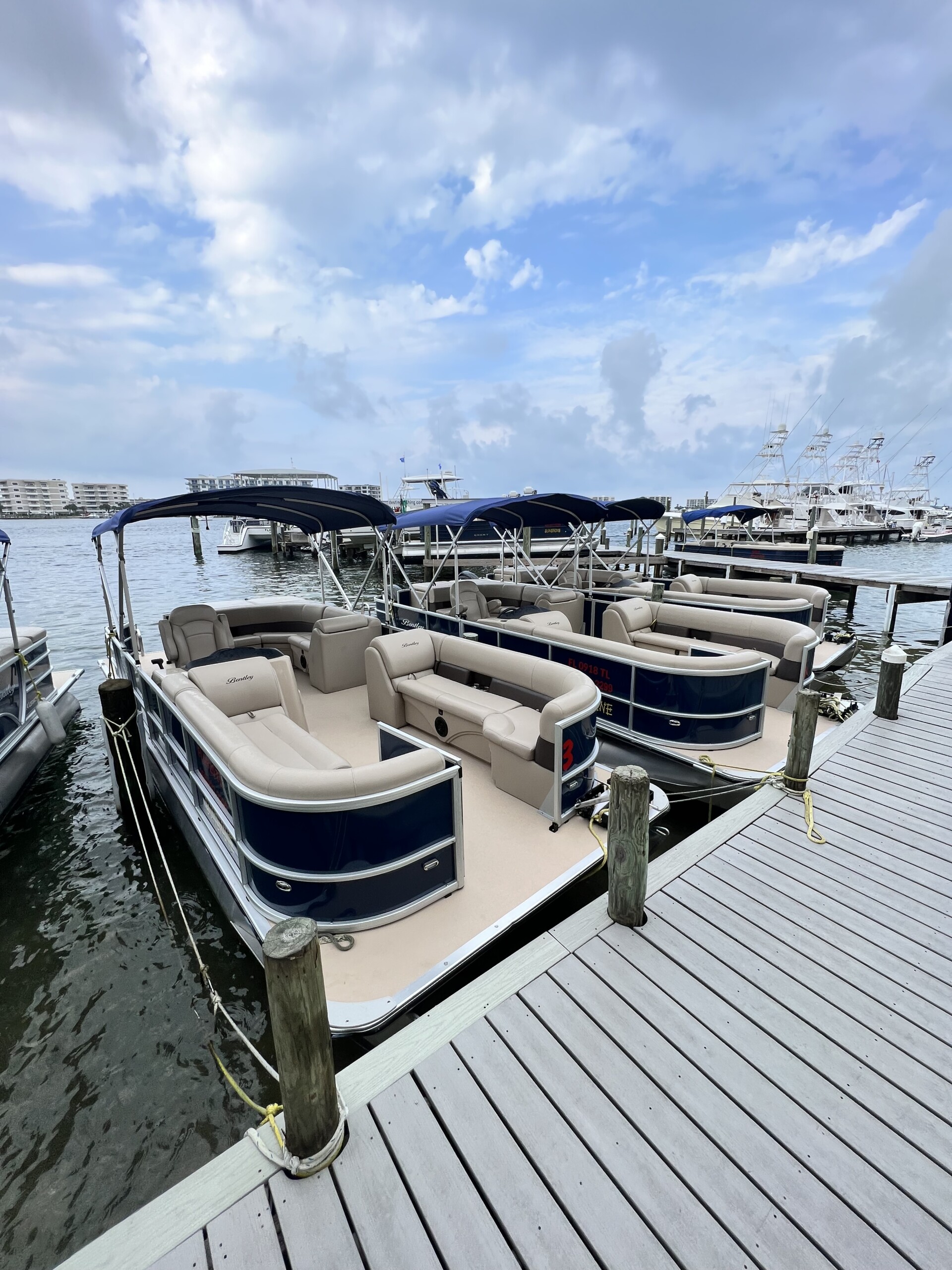 Top Reasons to Rent a Pontoon Boat for Crab Island in Destin