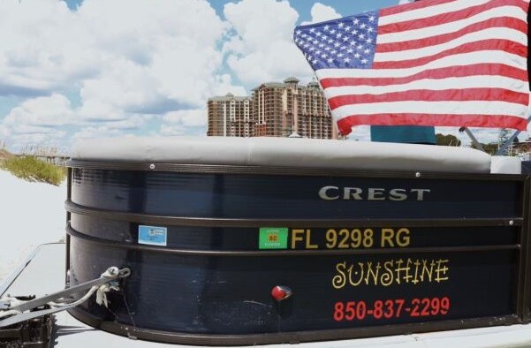 Enhance Your Destin Dining Experience: Renting a Pontoon Boat to Explore Boat-Friendly Restaurants