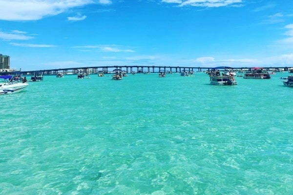 Insider Tips for Your First Pontoon Boat Rental at Crab Island, FL